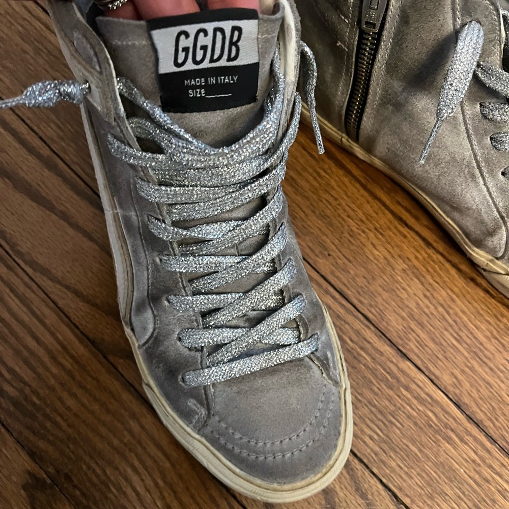 Golden Goode size 37 high tops.
Great used condition! 
Side zip.